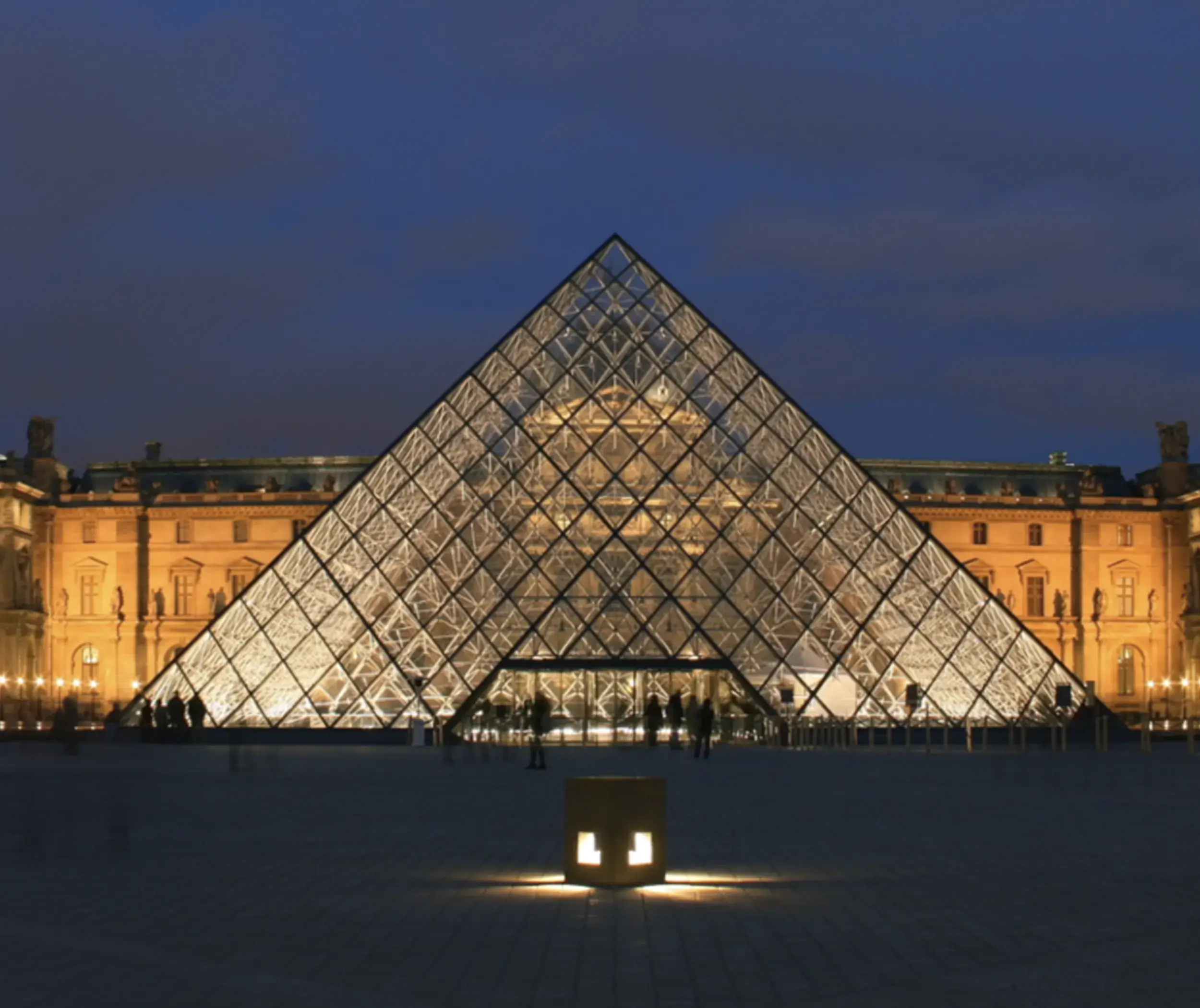 https://www.expodisplayservice.com/wp-content/uploads/2024/01/Carrousel-du-Louvre.webp