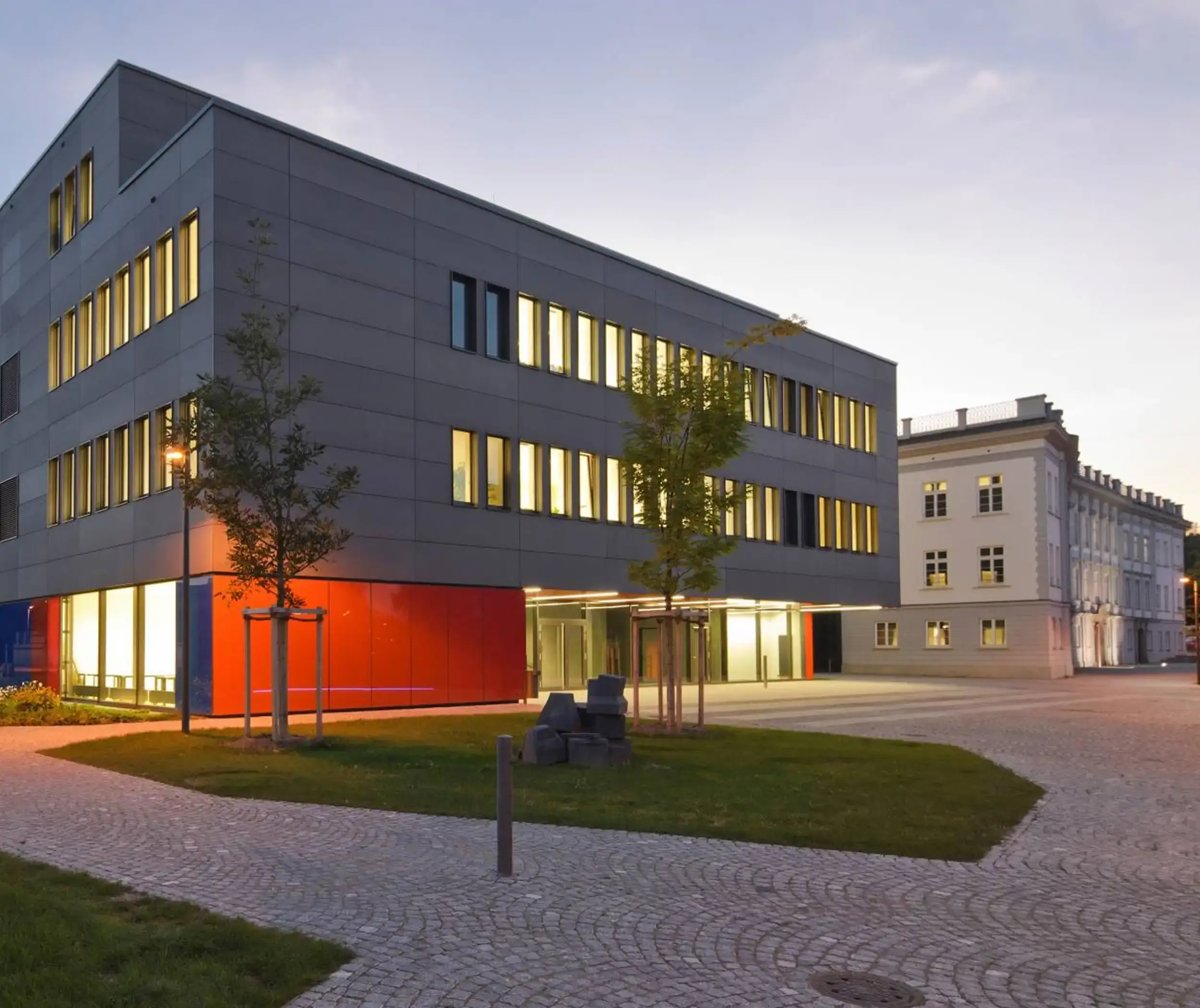 https://www.expodisplayservice.com/wp-content/uploads/2024/10/University-of-Augsburg.webp